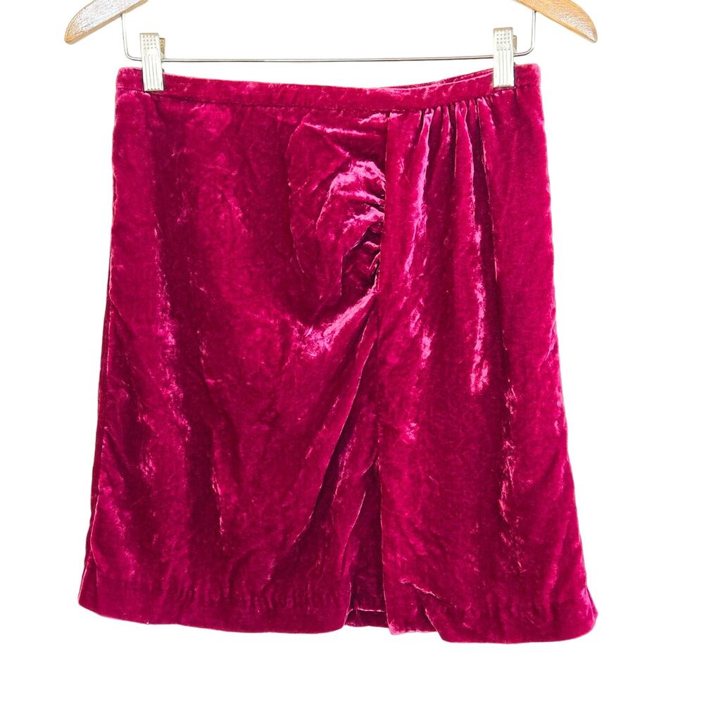 RASPBERRY CRUSHED VELVET SIDE SLIT RUCHED MINI SKIRT